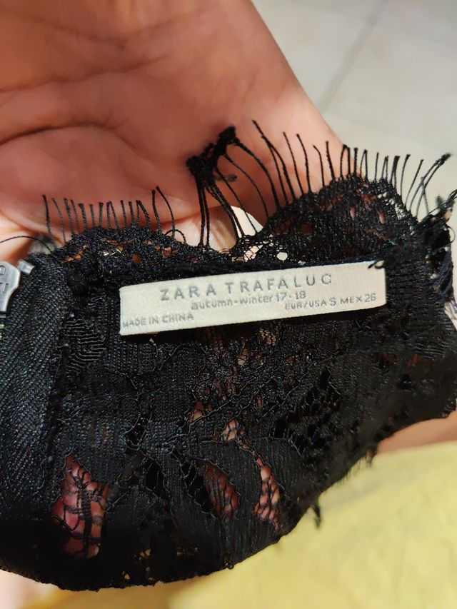 Blusa nera ricamata marrone