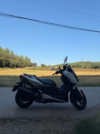 Yamaha XMAX 300 - año 2018 con 22000 kms