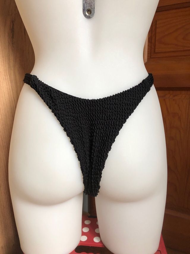 Tanga bikini negra