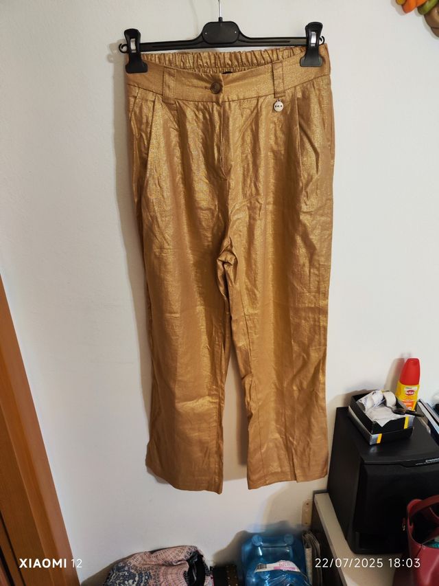 Pantaloni oro vita alta
