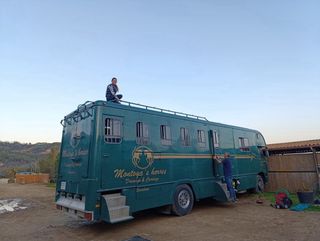camion vivienda de caballos