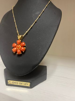 Collar y pendientes en  oro de 18k. Coral Autentic
