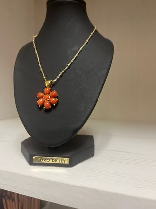 Collar y pendientes en  oro de 18k. Coral Autentic