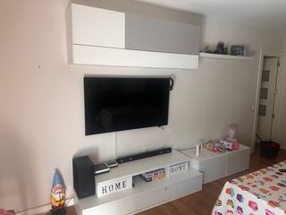 Mueble TV blanco y gris