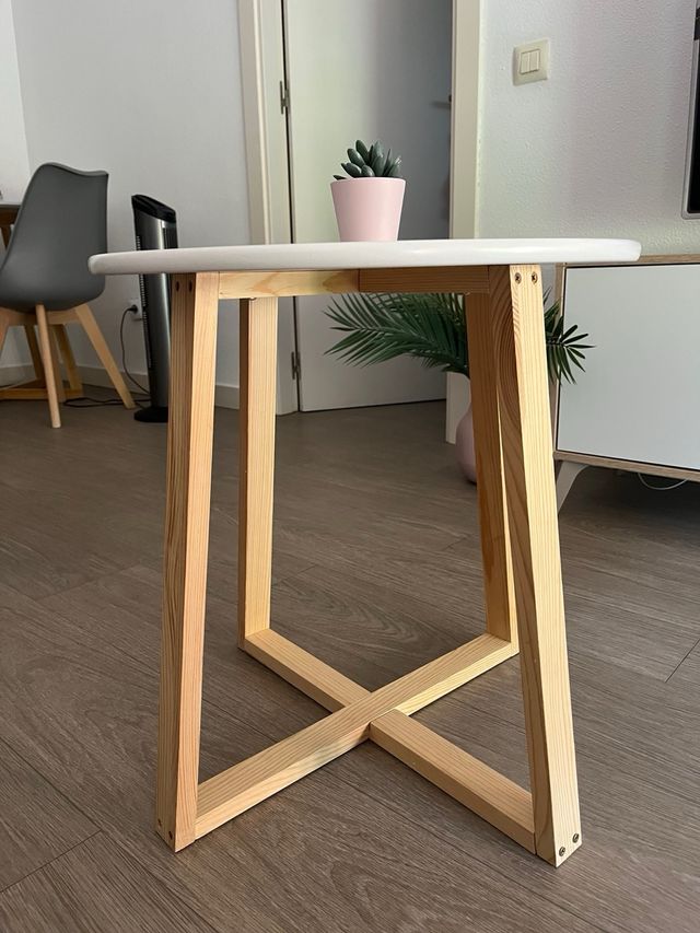 Mesa auxiliar nórdica - blanco y madera 