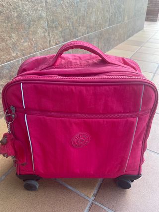 Maleta Kipling rosa con ruedas