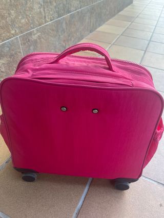 Maleta Kipling rosa con ruedas