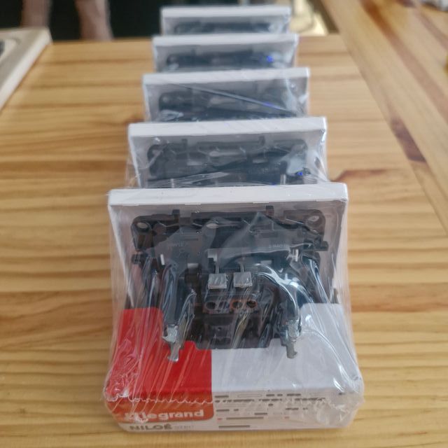 5 Interruptores LEGRAND Niloé