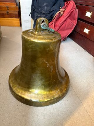 Campana barco bronce antigua