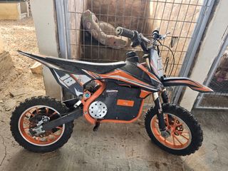 Moto eléctrica infantil