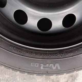 4 Pneumatici invernali Nokian e Cerchi 205/55 R16 