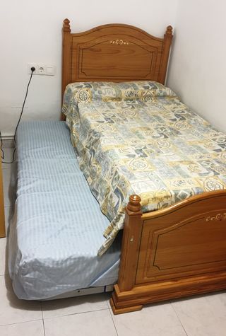 Cama nido usada de madera maciza. 