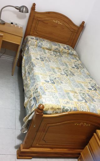 Cama nido usada de madera maciza. 