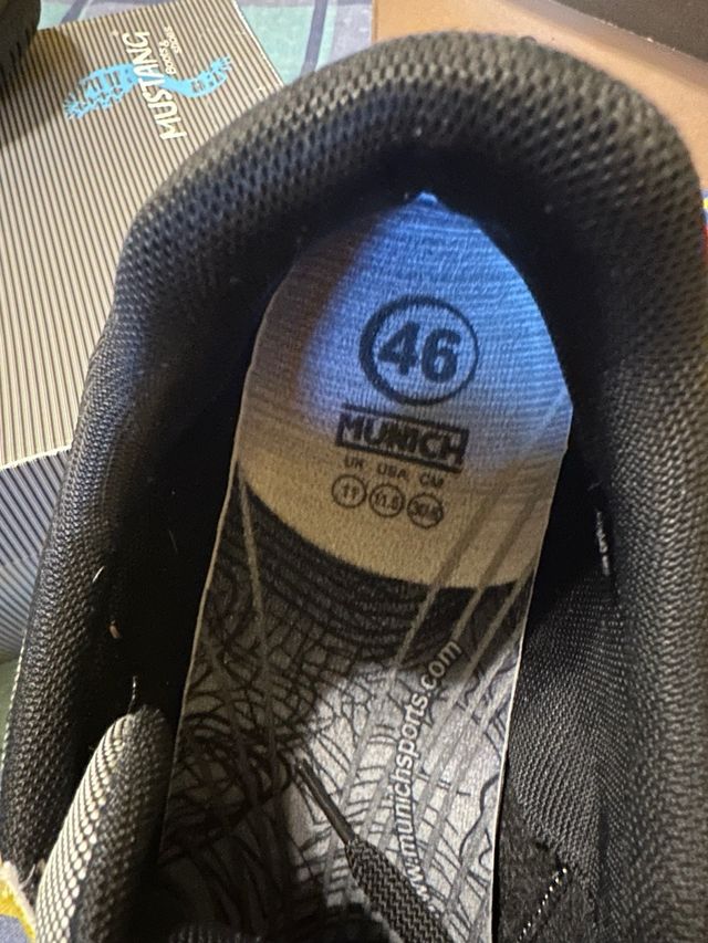 Zapatillas Munich amarillas y negras. Talla 46