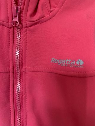 Chaqueta Softshell Regatta rosa 5-6 años.