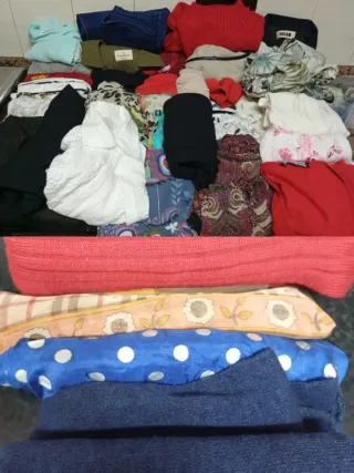 Lote 30 prendas mujer y 4 pañuelos/bufandas