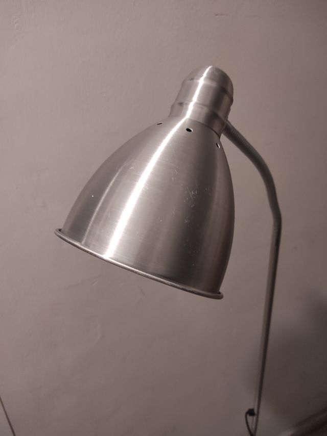 Lampara flexo de pie metalica - plata.