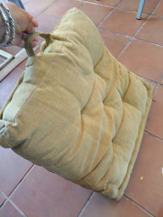 Ottimo cuscino da letto ideale per animali domestici, cani e gatti inutilizzati