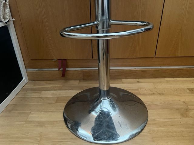 Taburete bar negro con reposabrazos