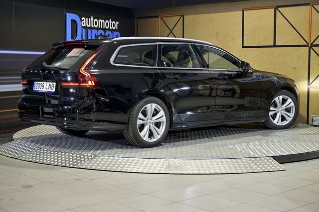 Volvo V90   2.0 D4 Momentum Pro Auto 