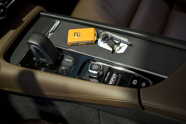 Volvo V90   2.0 D4 Momentum Pro Auto 