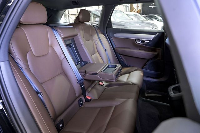 Volvo V90   2.0 D4 Momentum Pro Auto 