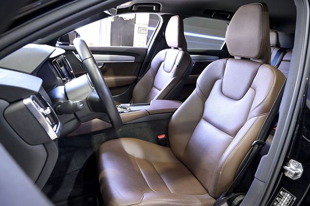 Volvo V90   2.0 D4 Momentum Pro Auto 