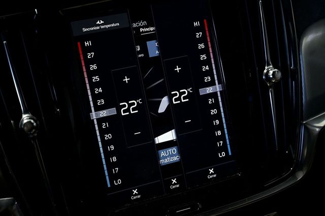 Volvo V90   2.0 D4 Momentum Pro Auto 