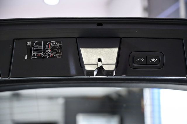 Volvo V90   2.0 D4 Momentum Pro Auto 