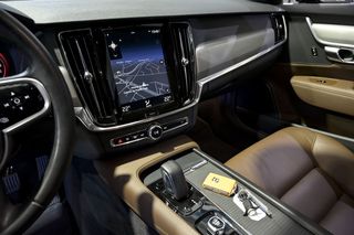 Volvo V90   2.0 D4 Momentum Pro Auto 