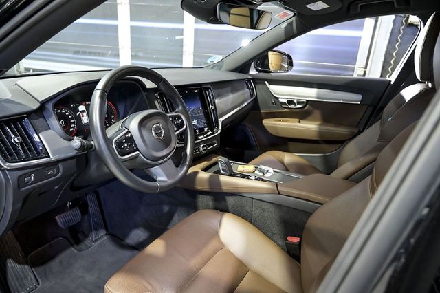 Volvo V90   2.0 D4 Momentum Pro Auto 