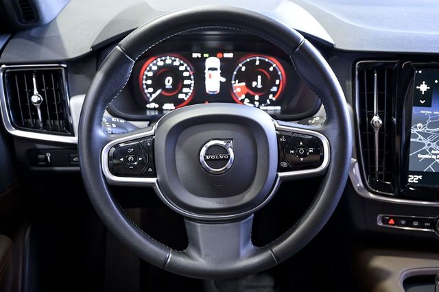 Volvo V90   2.0 D4 Momentum Pro Auto 