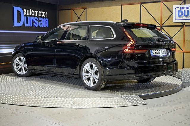Volvo V90   2.0 D4 Momentum Pro Auto 