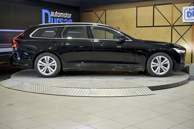 Volvo V90   2.0 D4 Momentum Pro Auto 
