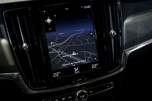 Volvo V90   2.0 D4 Momentum Pro Auto 
