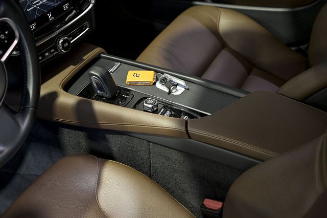 Volvo V90   2.0 D4 Momentum Pro Auto 