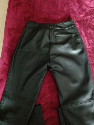 Pantalones piel negros - M