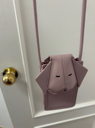 Bolso bandolera perrito rosa.