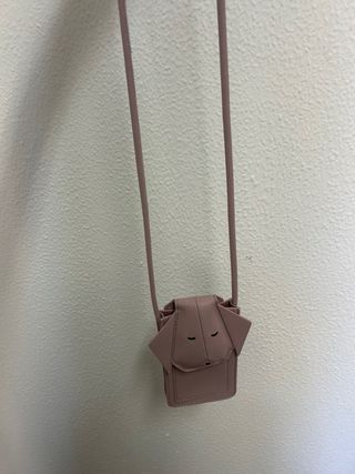 Bolso bandolera perrito rosa.