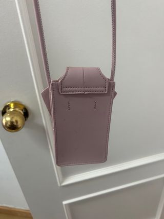 Bolso bandolera perrito rosa.