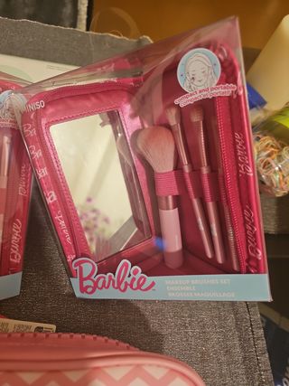 2x Brochas  maquillaje Barbie Miniso - 