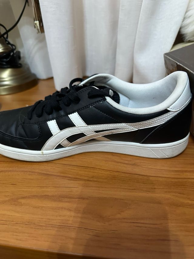 Zapatillas Onitsuka Tiger negras y blancas talla 4