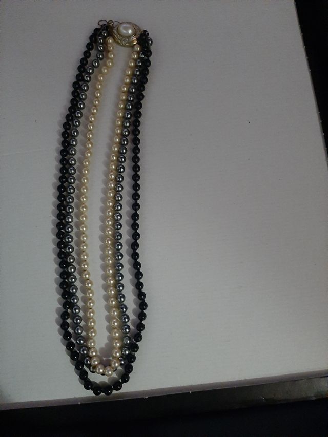 Collana vintage perle nere e crema