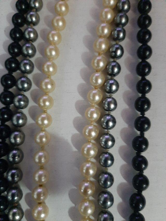 Collana vintage perle nere e crema