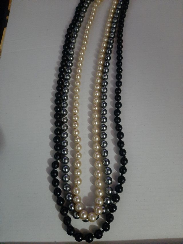 Collana vintage perle nere e crema