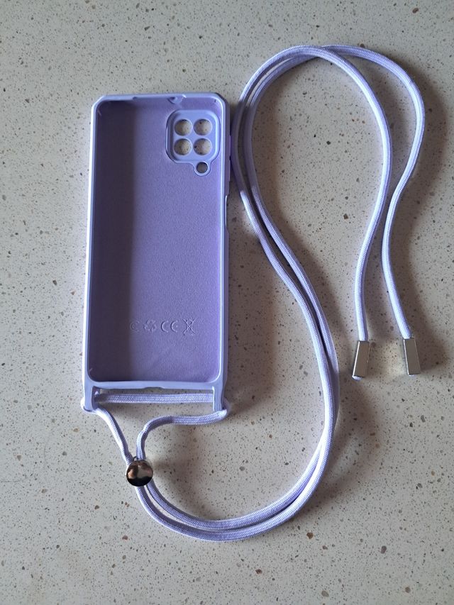 Funda móvil lila con cordón