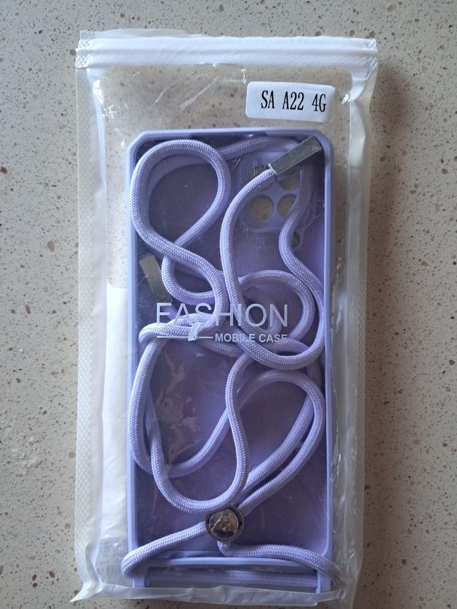 Funda móvil lila con cordón