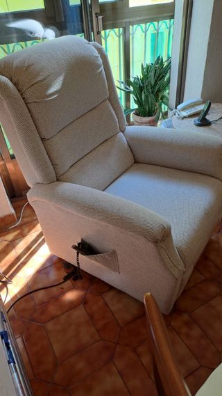 Sillón reclinable beige