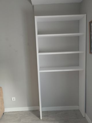 Estantería blanca de madera