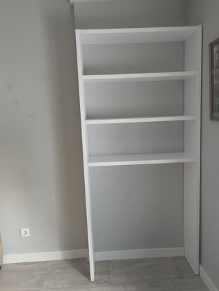 Estantería blanca de madera